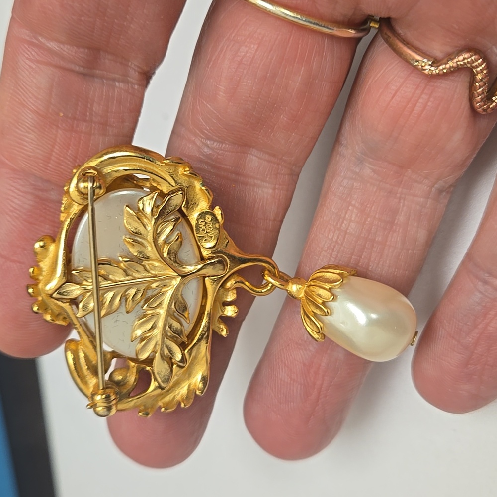 Joan Rivers Gold and Pearl Floral Brooch - Picture 3 of 3